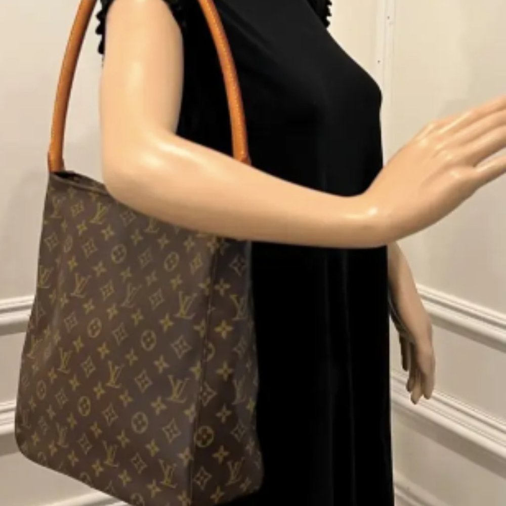 💎💯 Authentic Louis Vuitton Looping GM shoulder bag ✨💎